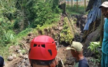 Banjir Lumpur Tasikmalaya, Rendam 14 Rumah Akibat Longsor di Hulu Sungai Galunggung 3 Banjir Lumpur Tasikmalaya Rendam 14 Rumah Akibat Longsor di Hulu Sungai Galunggung