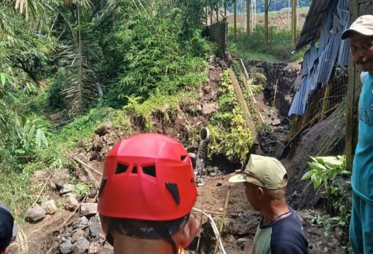 Banjir Lumpur Tasikmalaya Rendam 14 Rumah Akibat Longsor di Hulu Sungai Galunggung