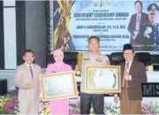 Kapolres Ciamis Raih Dua Penghargaan Bergengsi, Diakui sebagai Pemimpin Humanis dan Berintegritas 9 Kapolres Ciamis Raih Dua Penghargaan Bergengsi Diakui sebagai Pemimpin Humanis dan Berintegritas