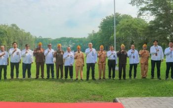 PT Dahana Hidupkan Semangat Kepahlawanan Salurkan Bantuan untuk Veteran Cibogo di Hari Pahlawan 2025