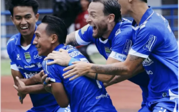 Persib Bungkam Persija 1 0 di GBLA Gol Beckham Putra Bawa Maung Bandung ke Puncak Klasemen